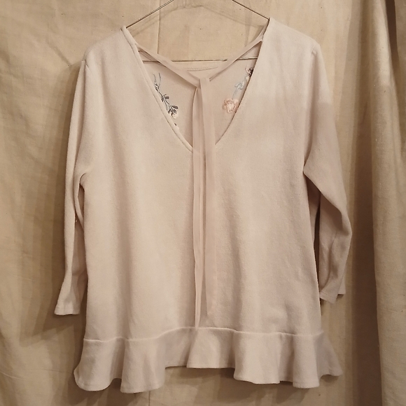 LC Embroidered Quarter Sleeve Sweater - Picture 11 of 12